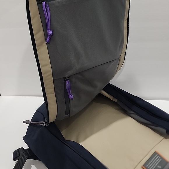 Bellroy Venture Backpack - 22L - Picture 9 of 16